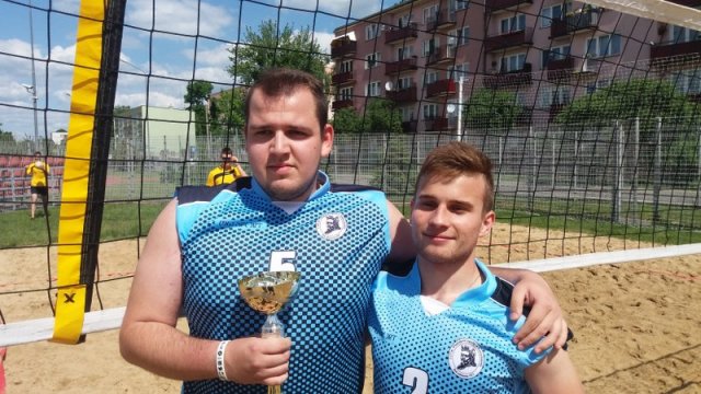 Plażowe zwycięstwo siatkarek i siatkarzy!
